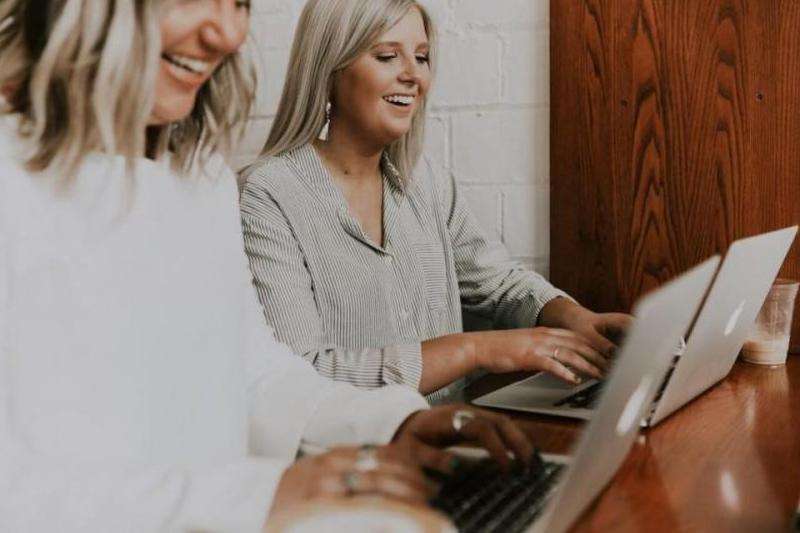 如何将Facebook同步到VK社交平台